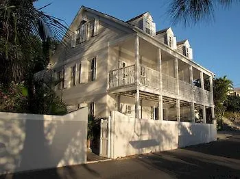 The Landing Hotel Dunmore Town