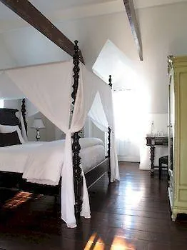 The Landing Hotel Dunmore Town